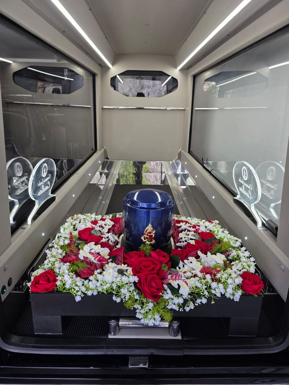 Trasporto urna con Carrello elettrico a Corteo Funebre