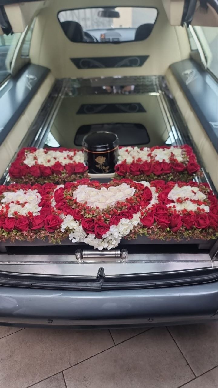 Trasporto urna con Auto Funebre