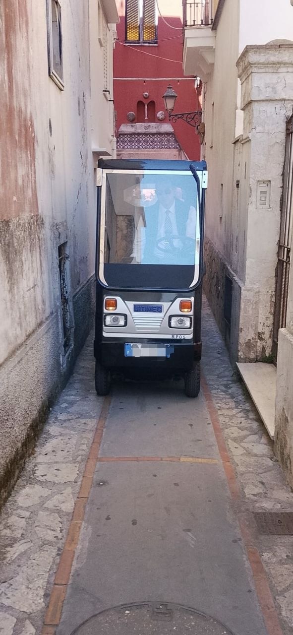 Trasporto Funebre con trasportatore elettrico